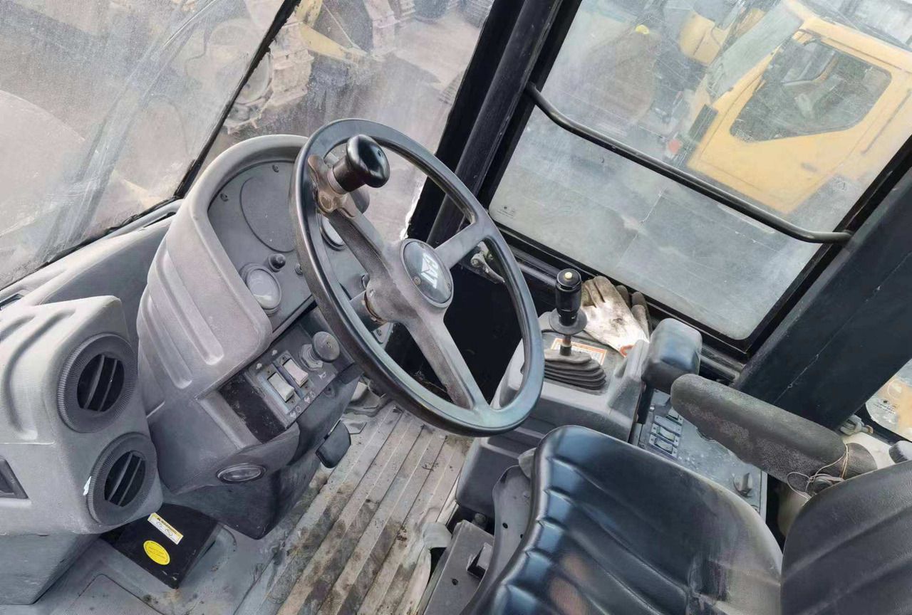 Used Road making machine CAT CS 683E roller - Дорожный каток: фото 2 Used Road making machine CAT CS 683E roller - Дорожный каток: фото 2