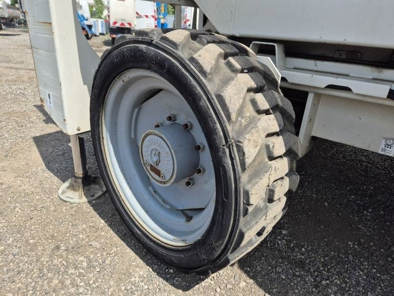 Ножничный подъемник Genie GS3390 - 12,06 m - 4x4 - diesel: фото 12