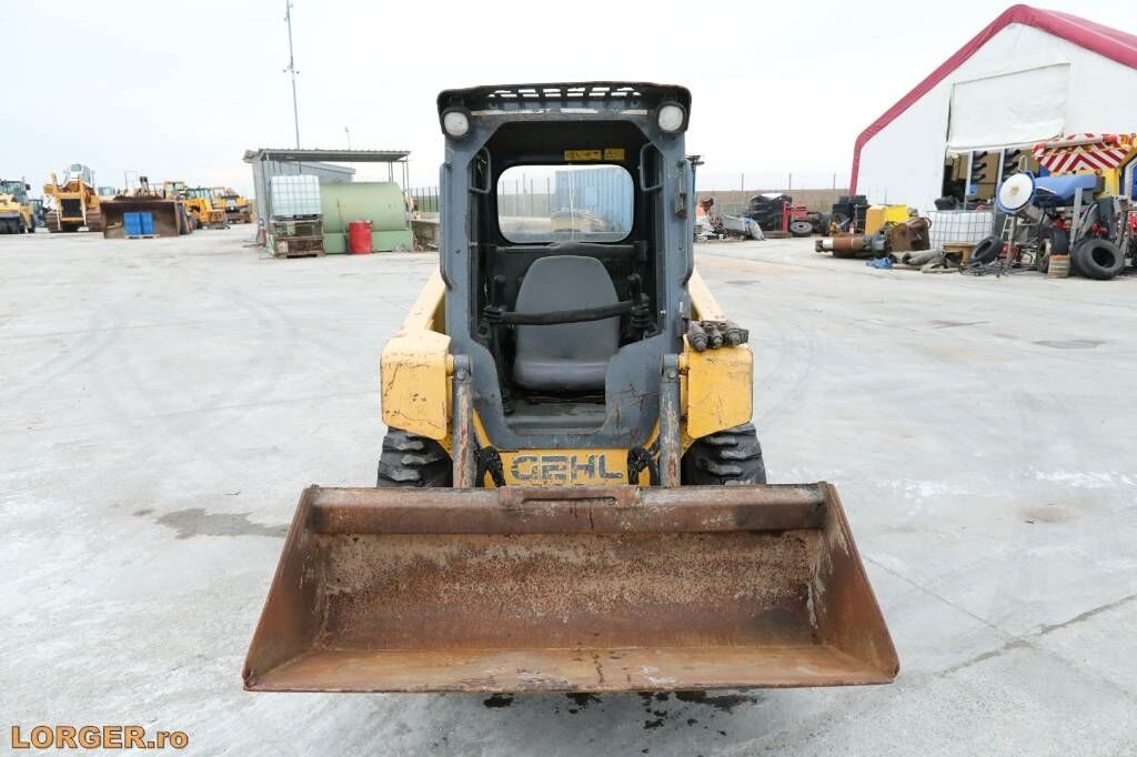 Gehl R 135 - Мини-погрузчик с бортовым поворотом: фото 5 Gehl R 135 - Мини-погрузчик с бортовым поворотом: фото 5