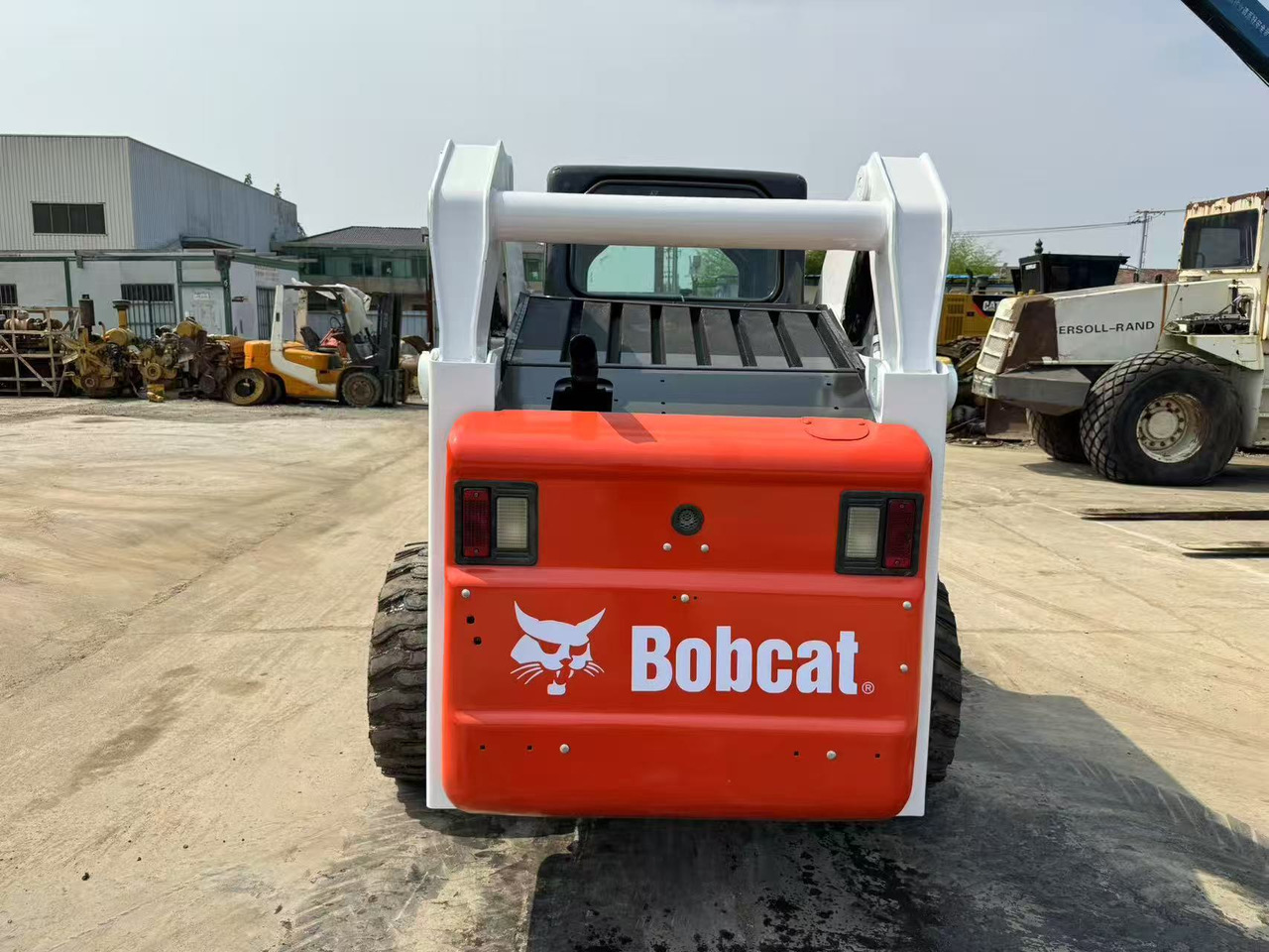 BOBCAT - Мини-погрузчик с бортовым поворотом: фото 3 BOBCAT - Мини-погрузчик с бортовым поворотом: фото 3