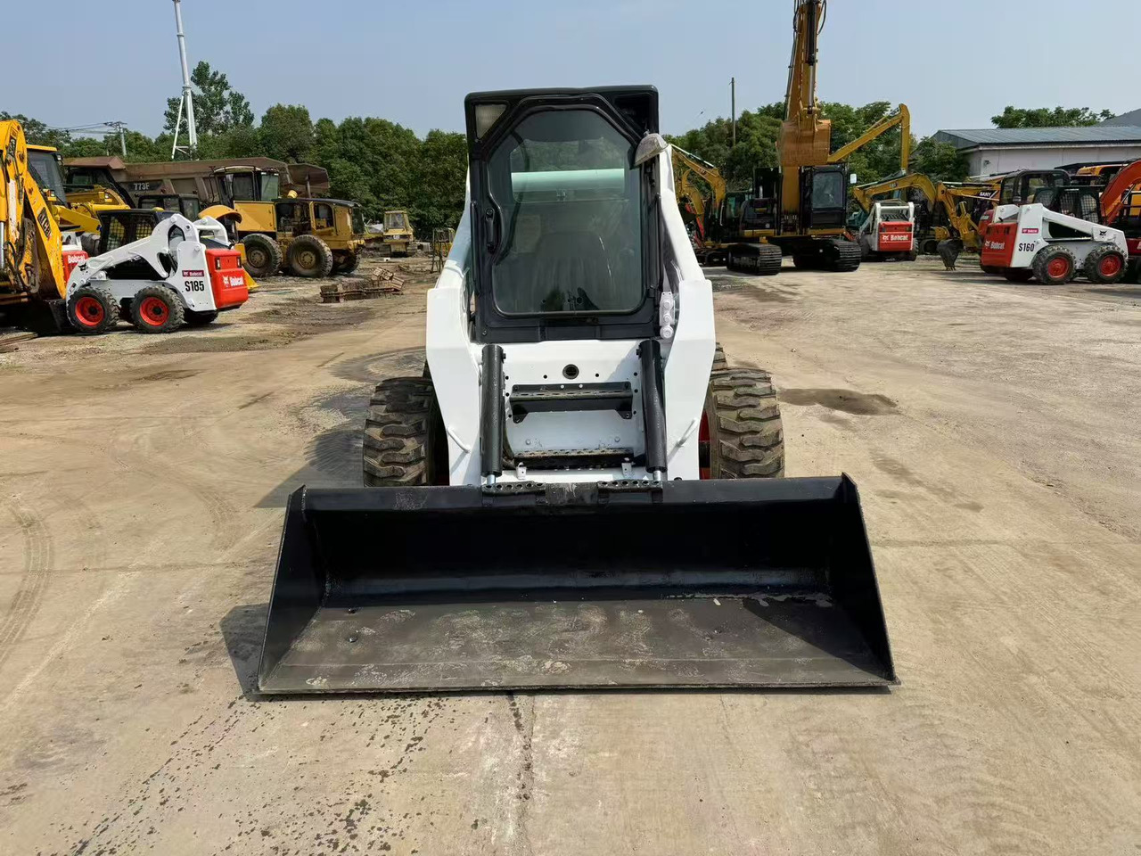 BOBCAT - Мини-погрузчик с бортовым поворотом: фото 2 BOBCAT - Мини-погрузчик с бортовым поворотом: фото 2