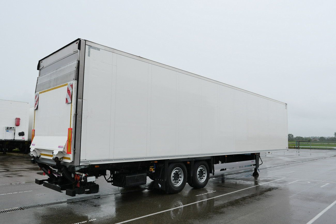 Schmitz Cargobull SKO 18 /LBW BÄR 2500 kg / CARRIER 1550 / LIFT - Полуприцеп-фургон: фото 2 Schmitz Cargobull SKO 18 /LBW BÄR 2500 kg / CARRIER 1550 / LIFT - Полуприцеп-фургон: фото 2