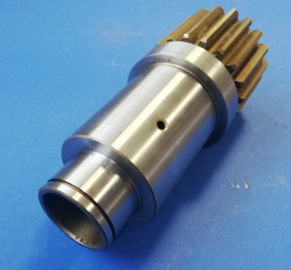 010430A Bobcat 325 Schwenkmotorwelle - Поворотный редуктор для Строительной техники: фото 1 010430A Bobcat 325 Schwenkmotorwelle - Поворотный редуктор для Строительной техники: фото 1