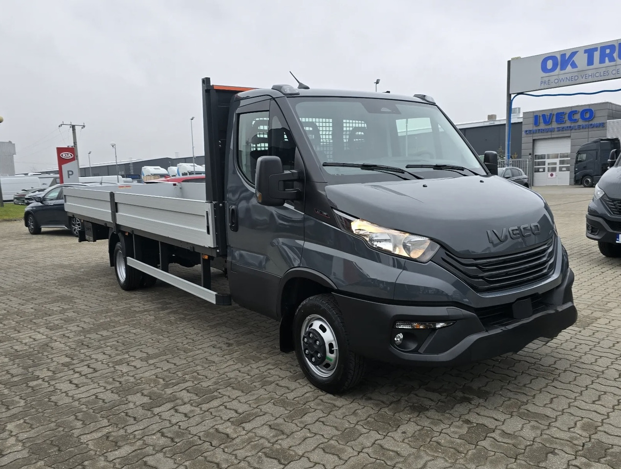 Новый Малотоннажный бортовой грузовик Iveco Daily 50C18 Pritsche 6.1 m: фото 1
