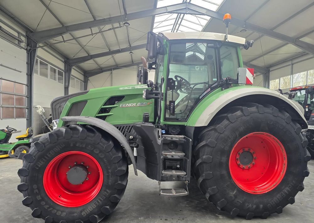Fendt 826 SCR ProfiPlus - Трактор: фото 2 Fendt 826 SCR ProfiPlus - Трактор: фото 2