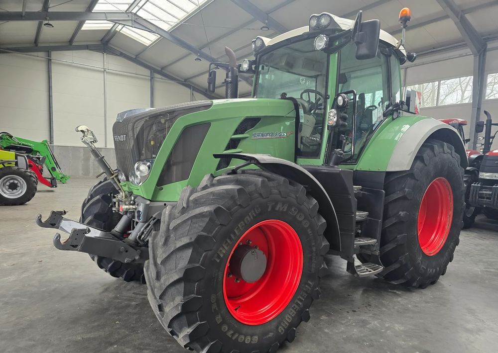 Fendt 826 SCR ProfiPlus - Трактор: фото 4 Fendt 826 SCR ProfiPlus - Трактор: фото 4