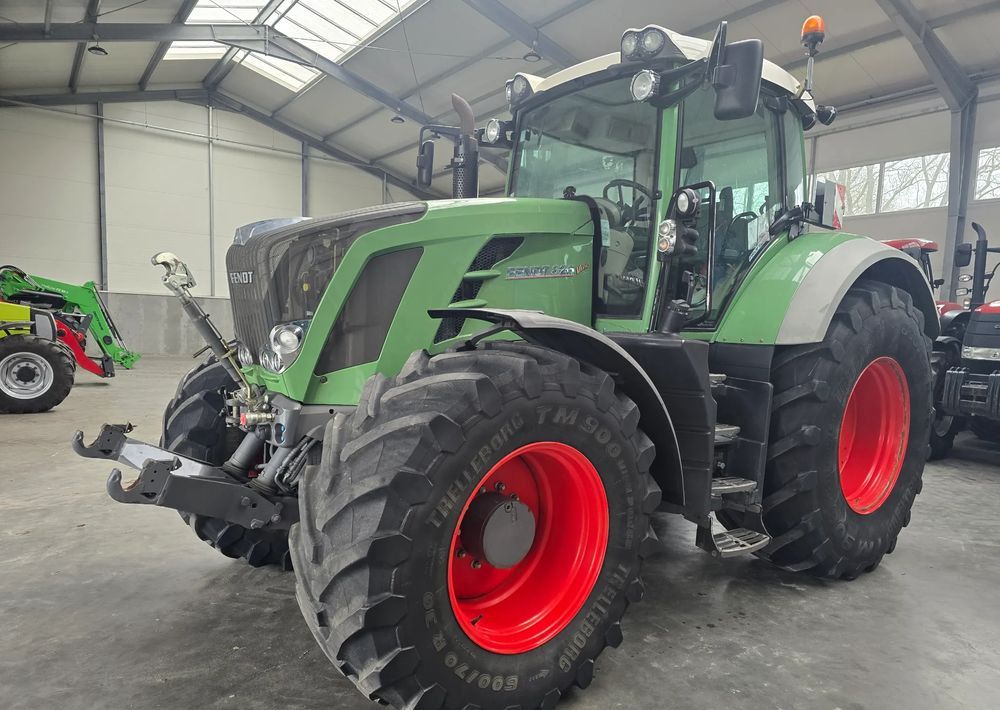 Fendt 826 SCR ProfiPlus - Трактор: фото 4 Fendt 826 SCR ProfiPlus - Трактор: фото 4