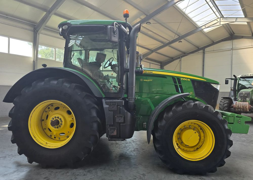 John Deere 7250R - Трактор: фото 4 John Deere 7250R - Трактор: фото 4