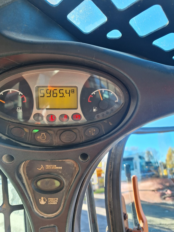 Bobcat S650 - Мини-погрузчик с бортовым поворотом: фото 3 Bobcat S650 - Мини-погрузчик с бортовым поворотом: фото 3