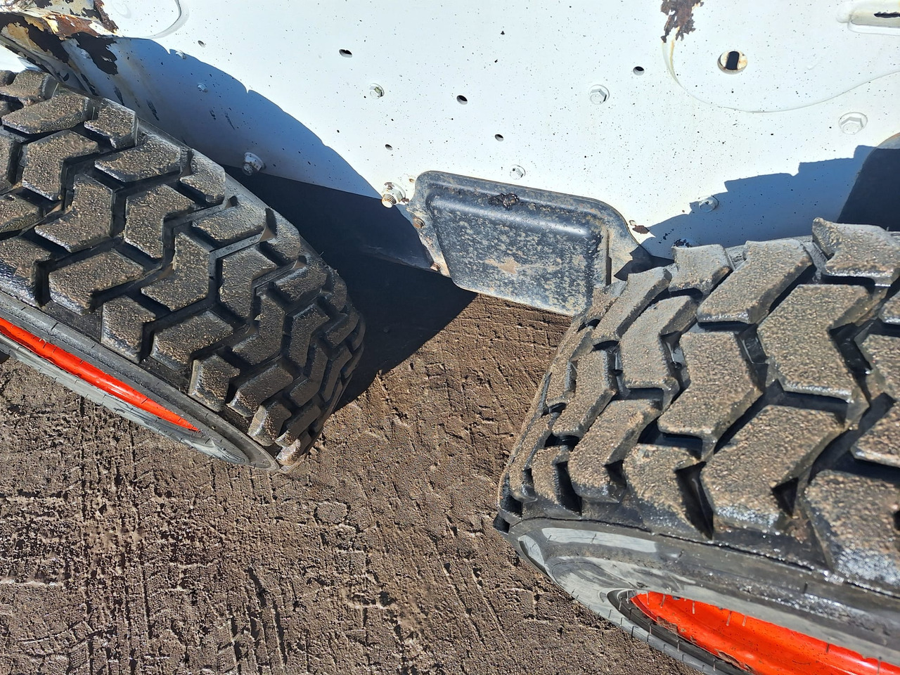 Bobcat S650 - Мини-погрузчик с бортовым поворотом: фото 4 Bobcat S650 - Мини-погрузчик с бортовым поворотом: фото 4