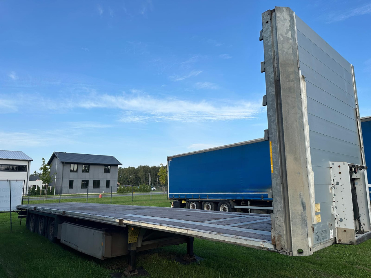 SCHMITZ SCS 24 - Низкорамный полуприцеп: фото 2 SCHMITZ SCS 24 - Низкорамный полуприцеп: фото 2