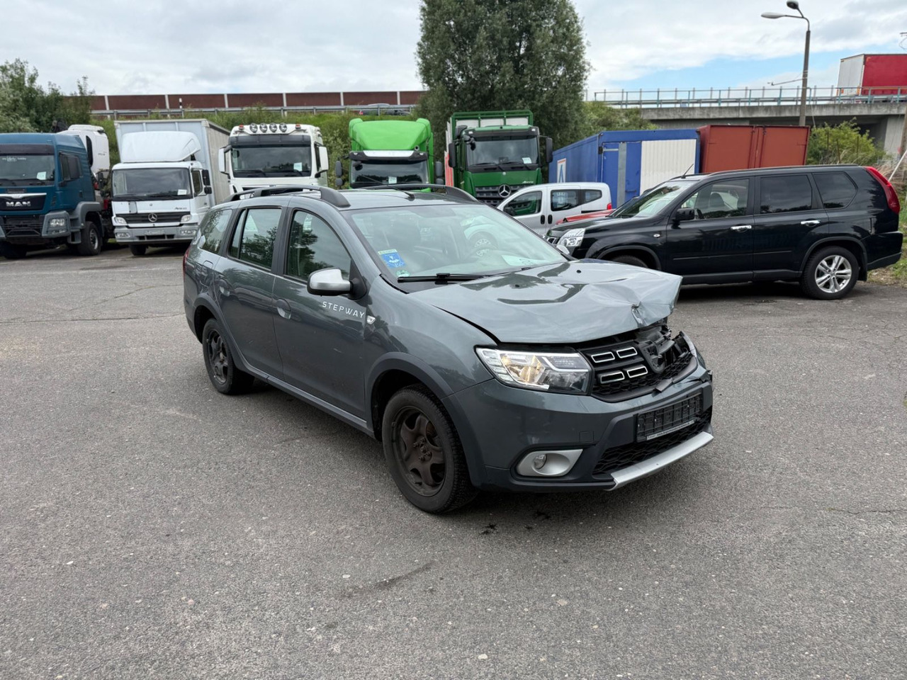 Dacia Logan MCV II Kombi Stepway Celebration UNFALL!! - Универсал: фото 2 Dacia Logan MCV II Kombi Stepway Celebration UNFALL!! - Универсал: фото 2