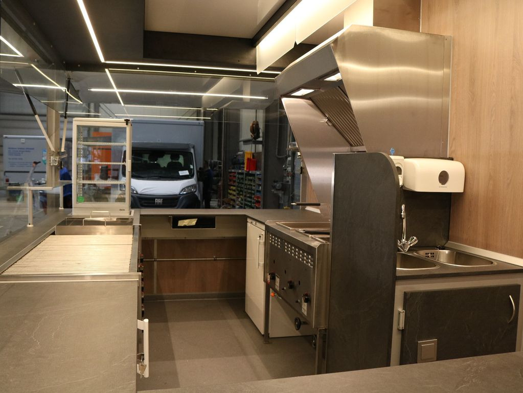 Esselmann Imbiss Foodtrailer Verkaufsanhänger - Торговый прицеп: фото 5 Esselmann Imbiss Foodtrailer Verkaufsanhänger - Торговый прицеп: фото 5