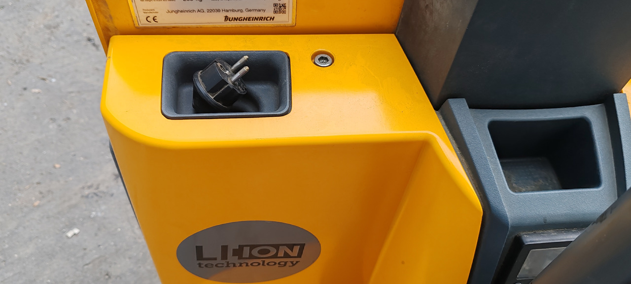 Jungheinrich EJE 114i Li-ion 1.4t/ 2019y/ 1773h - Тележка: фото 4 Jungheinrich EJE 114i Li-ion 1.4t/ 2019y/ 1773h - Тележка: фото 4