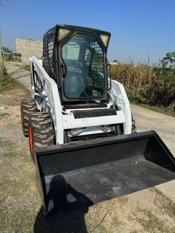 Bobcat S130 - Мини-погрузчик с бортовым поворотом: фото 3 Bobcat S130 - Мини-погрузчик с бортовым поворотом: фото 3