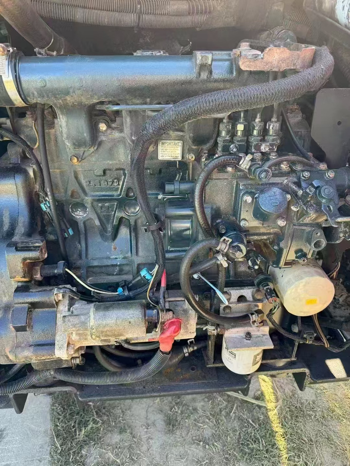 Bobcat S130 - Мини-погрузчик с бортовым поворотом: фото 2 Bobcat S130 - Мини-погрузчик с бортовым поворотом: фото 2