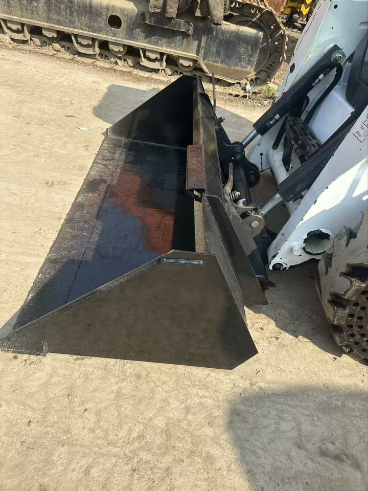 Bobcat S550 - Мини-погрузчик с бортовым поворотом: фото 3 Bobcat S550 - Мини-погрузчик с бортовым поворотом: фото 3