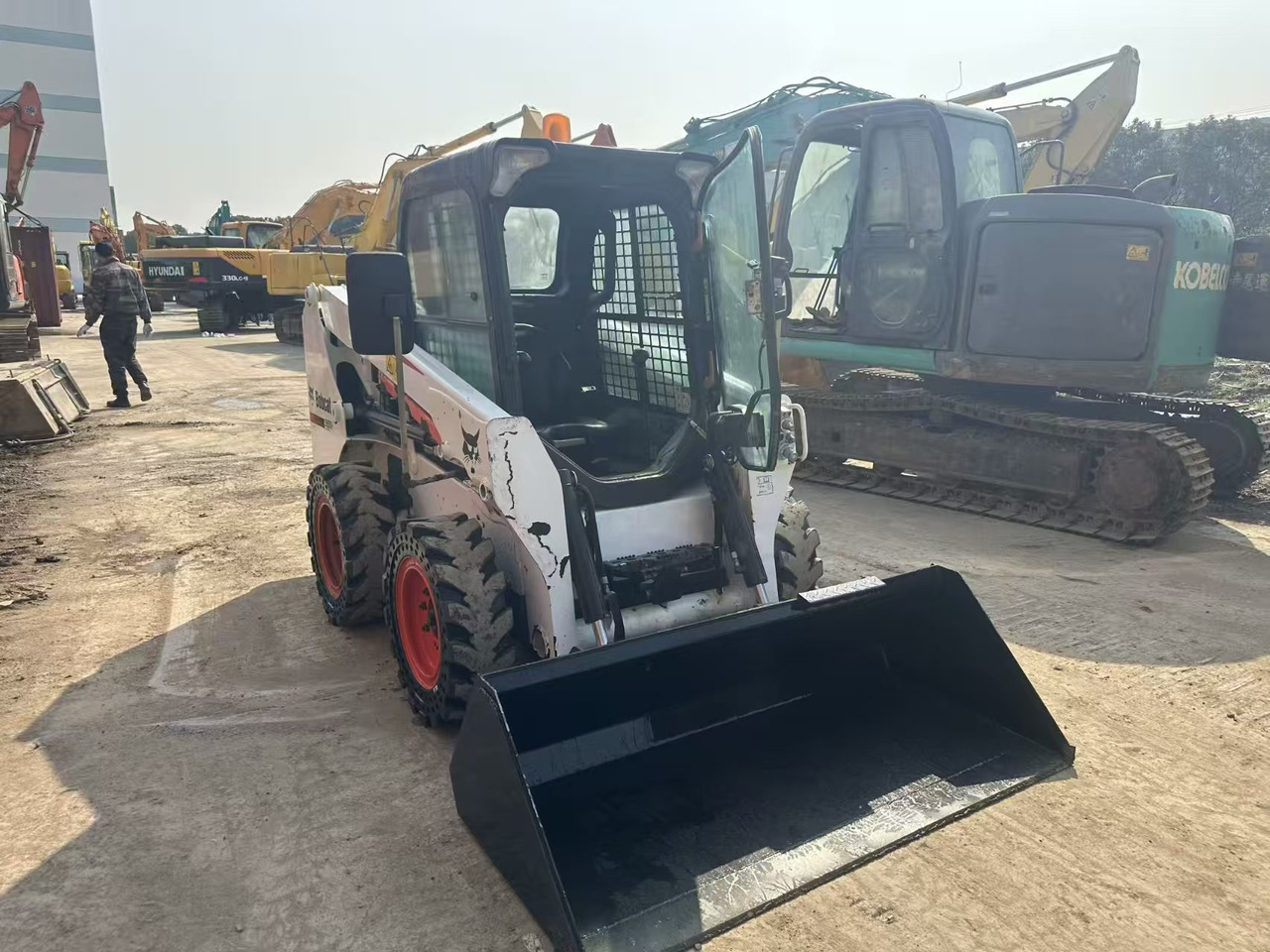 Bobcat S550 - Мини-погрузчик с бортовым поворотом: фото 2 Bobcat S550 - Мини-погрузчик с бортовым поворотом: фото 2