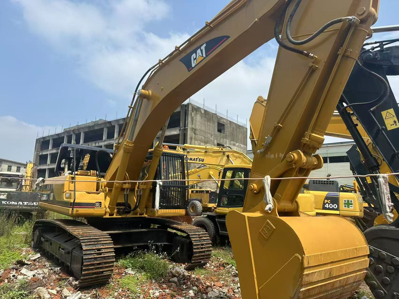 CAT 330BL - Гусеничный экскаватор: фото 1 CAT 330BL - Гусеничный экскаватор: фото 1
