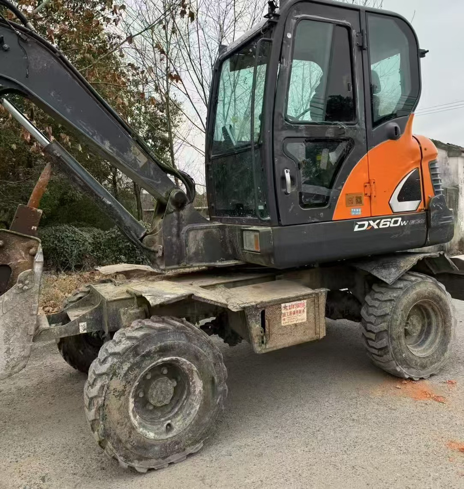 Doosan DX60 - Колёсный экскаватор: фото 2 Doosan DX60 - Колёсный экскаватор: фото 2