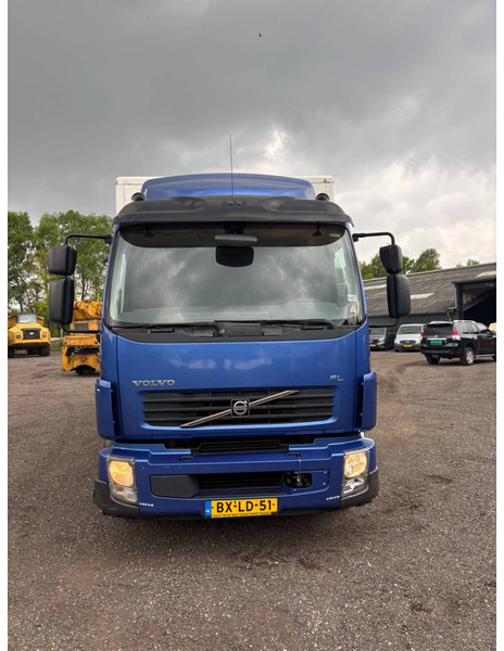 Грузовик с закрытым кузовом Volvo FL 12.240 laadklep Euro 5 automaat NL truck: фото 6