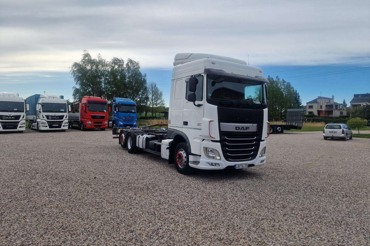 DAF XF 460 - Грузовик-контейнеровоз/ Сменный кузов: фото 1 DAF XF 460 - Грузовик-контейнеровоз/ Сменный кузов: фото 1