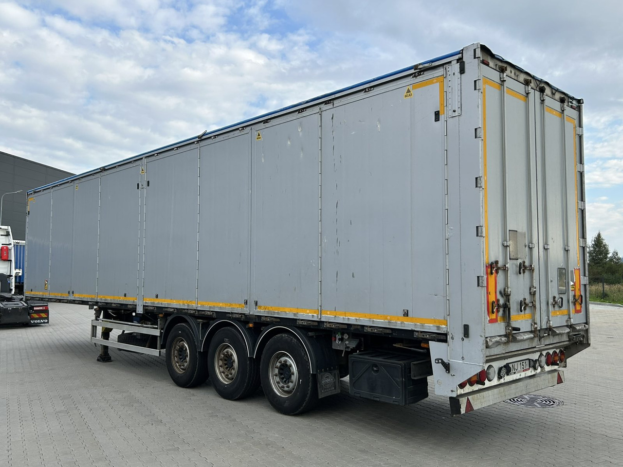 BODEX KIS 3F - Полуприцеп с подвижным полом: фото 3 BODEX KIS 3F - Полуприцеп с подвижным полом: фото 3