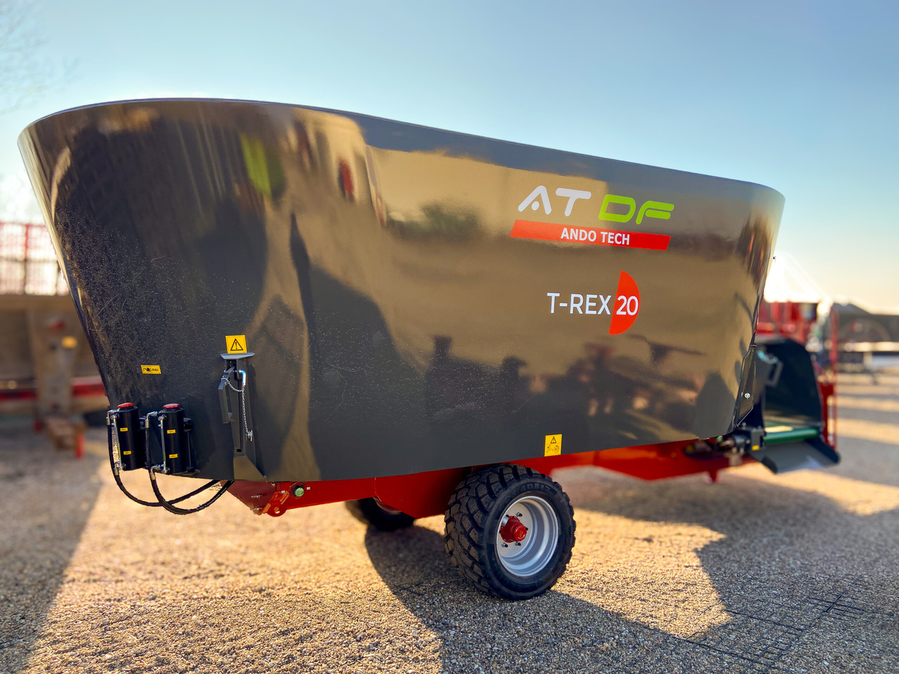 Ando Tech Futtermischwagen / Feed mixer / Melangeuse / Carro di alimentazione / Remolque alimentador / Кормораздатчик / Wóz paszowy T-REX 24 m3 - Кормораздатчик: фото 1 Ando Tech Futtermischwagen / Feed mixer / Melangeuse / Carro di alimentazione / Remolque alimentador / Кормораздатчик / Wóz paszowy T-REX 24 m3 - Кормораздатчик: фото 1