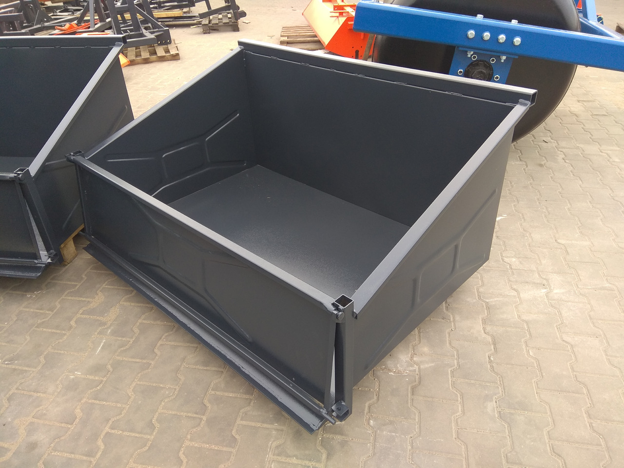 Metal-Technik Heckschaufel / Transport box / Caisse de transport / Skrzynia 2 m - Навесное оборудование для Сельскохозяйственной техники: фото 4 Metal-Technik Heckschaufel / Transport box / Caisse de transport / Skrzynia 2 m - Навесное оборудование для Сельскохозяйственной техники: фото 4