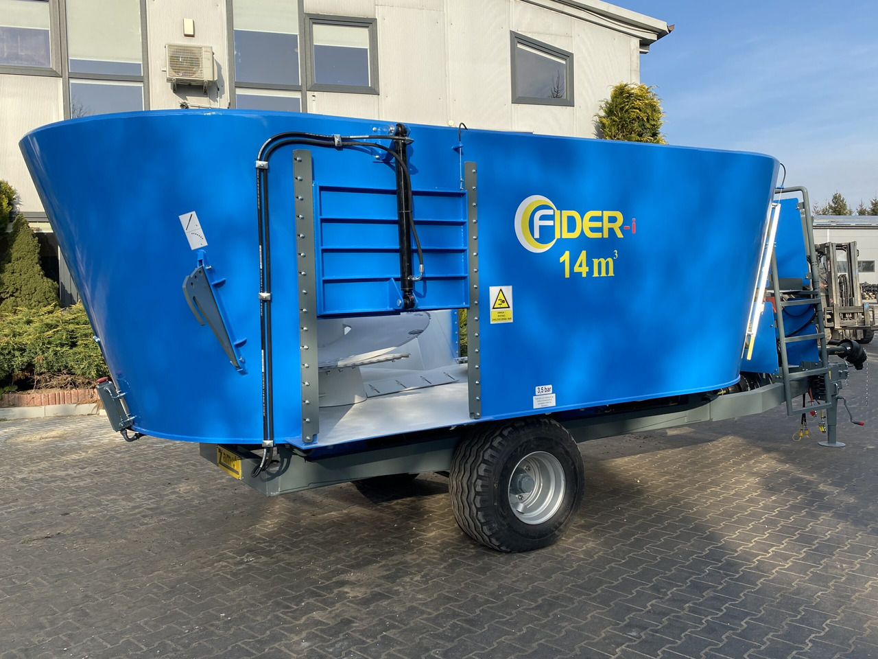 ZAMET Futtermischwagen / Feed mixer / Melangeuse / Carro miscelatore / Vagoneta 2 sinfines / Кормораздатчик 2 шнека / Wóz paszowy 14 m3 - Кормораздатчик: фото 4 ZAMET Futtermischwagen / Feed mixer / Melangeuse / Carro miscelatore / Vagoneta 2 sinfines / Кормораздатчик 2 шнека / Wóz paszowy 14 m3 - Кормораздатчик: фото 4