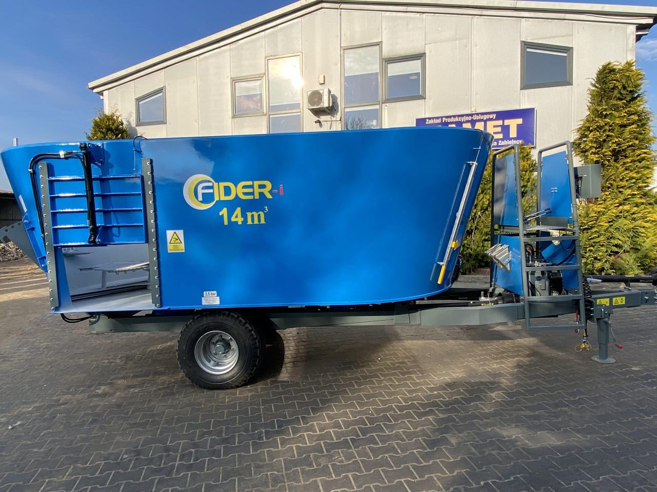 ZAMET Futtermischwagen / Feed mixer / Melangeuse / Carro miscelatore / Vagoneta 2 sinfines / Кормораздатчик 2 шнека / Wóz paszowy 14 m3 - Кормораздатчик: фото 1 ZAMET Futtermischwagen / Feed mixer / Melangeuse / Carro miscelatore / Vagoneta 2 sinfines / Кормораздатчик 2 шнека / Wóz paszowy 14 m3 - Кормораздатчик: фото 1