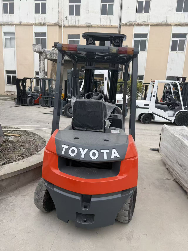 TOYOTA - Дизельный погрузчик: фото 2 TOYOTA - Дизельный погрузчик: фото 2
