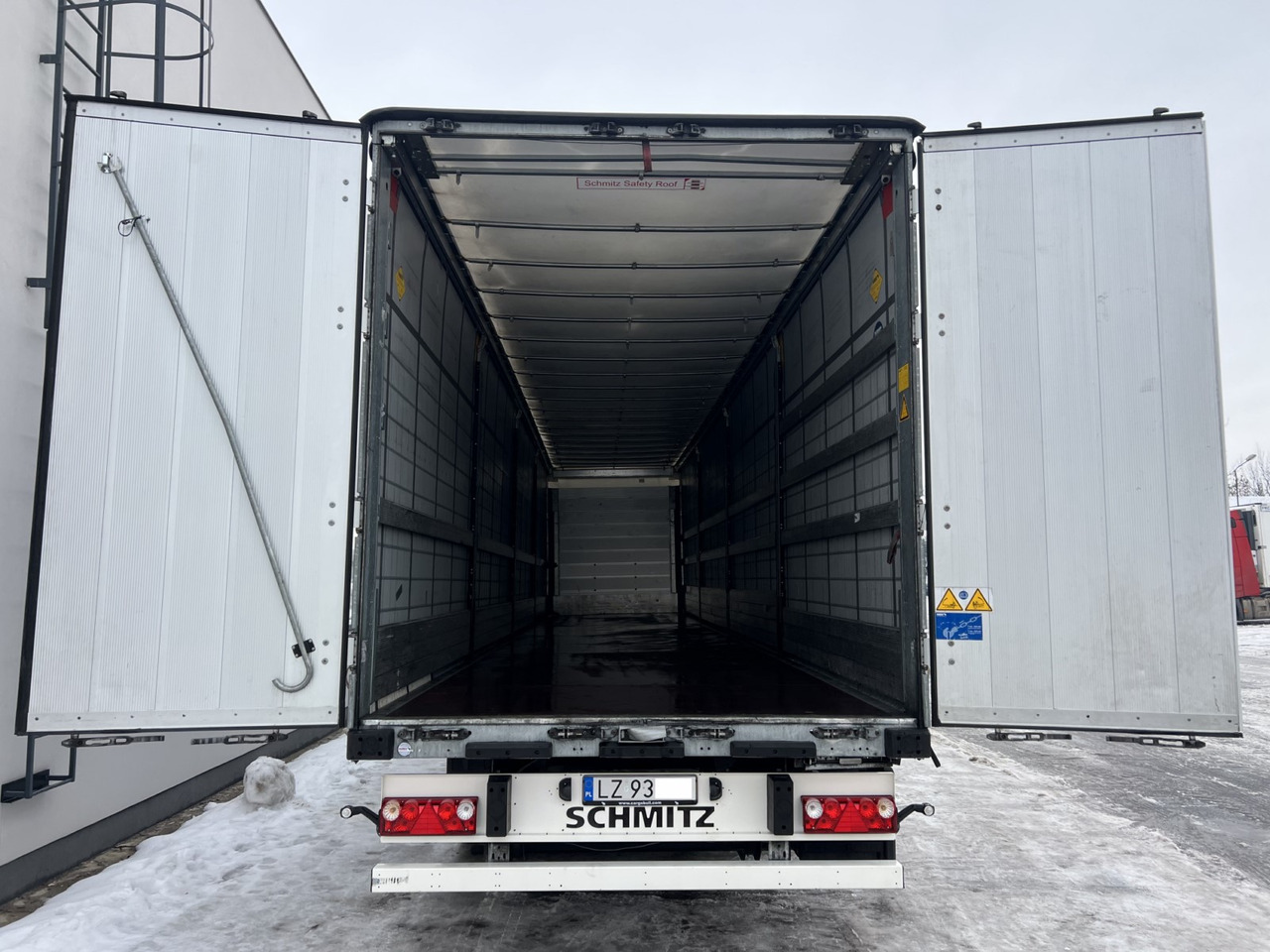 SCHMITZ cargobull SCB S3T - Тентованный полуприцеп: фото 4 SCHMITZ cargobull SCB S3T - Тентованный полуприцеп: фото 4