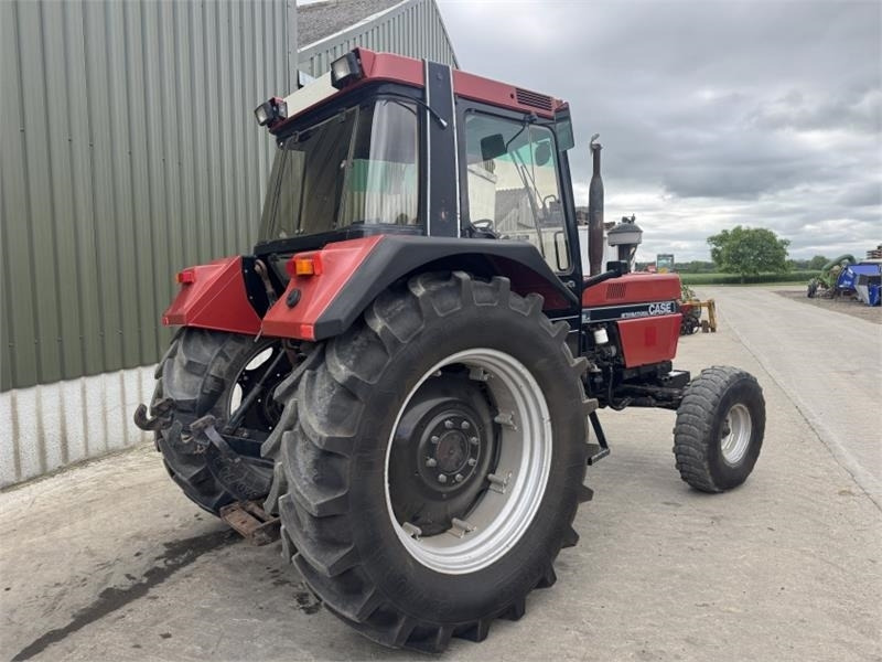 Case IH International Case International 1056XL 2WD - Трактор: фото 2 Case IH International Case International 1056XL 2WD - Трактор: фото 2