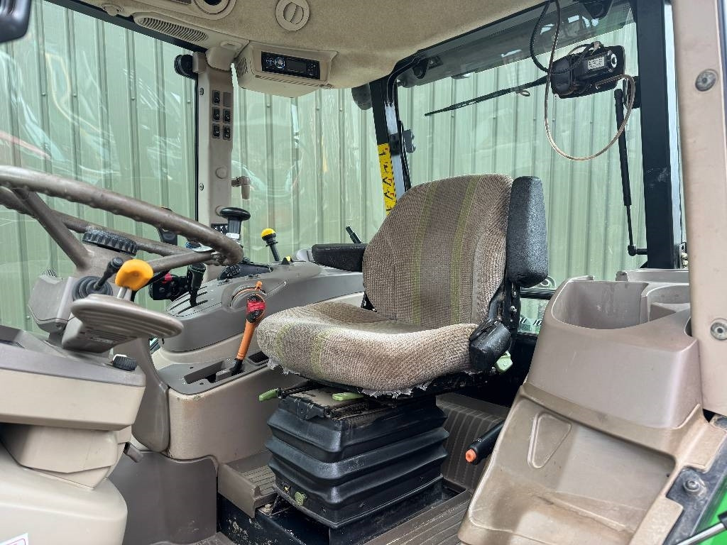 Трактор John Deere 5100 R: фото 16