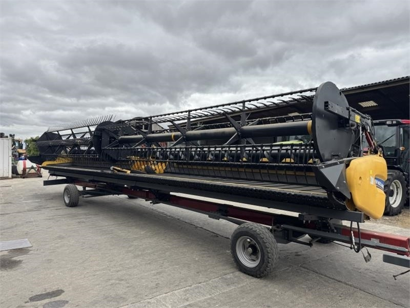 New Holland 8Z40 Draper Header - Навесное оборудование для комбайна: фото 1 New Holland 8Z40 Draper Header - Навесное оборудование для комбайна: фото 1