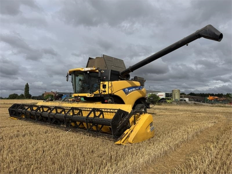 New Holland CR9090 Rotary Combine **Video Below** - Навесное оборудование для комбайна: фото 1 New Holland CR9090 Rotary Combine **Video Below** - Навесное оборудование для комбайна: фото 1