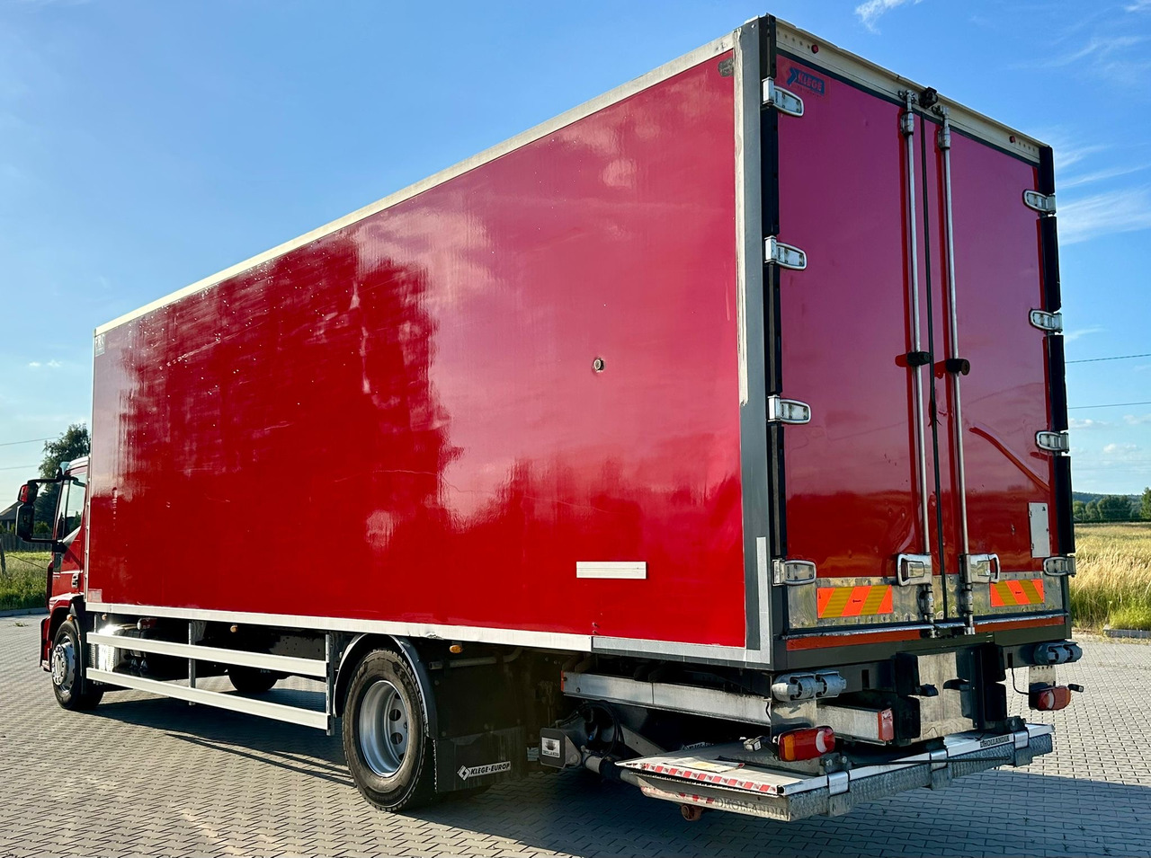IVECO EUROCARGO 180-320 / CHŁODNIA / WINDA / 21 PALET / 8.5 M DŁUGOŚCI / CARRIER / SYPIALKA / EURO 6 - Рефрижератор: фото 5 IVECO EUROCARGO 180-320 / CHŁODNIA / WINDA / 21 PALET / 8.5 M DŁUGOŚCI / CARRIER / SYPIALKA / EURO 6 - Рефрижератор: фото 5