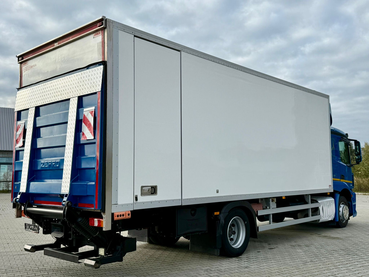 MERCEDES-BENZ ACTROS 1836 / CHŁODNIA / WINDA / 18 PALET / SILNIK 10677 cm3 / CARRIER / SYPIALKA / AUTOMAT / 2018 ROK - Рефрижератор: фото 3 MERCEDES-BENZ ACTROS 1836 / CHŁODNIA / WINDA / 18 PALET / SILNIK 10677 cm3 / CARRIER / SYPIALKA / AUTOMAT / 2018 ROK - Рефрижератор: фото 3
