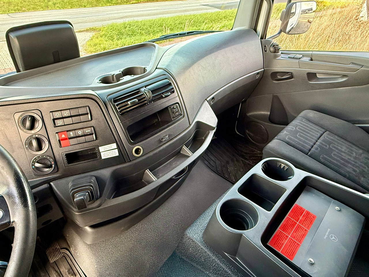 Рефрижератор MERCEDES-BENZ ATEGO 1218 / CHŁODNIA / IZOTERMA / WINDA / 5.10 M DŁUGOŚCI / LAMBERET / AUTOMAT / 2017 ROK / 410 TYŚ KM: фото 15