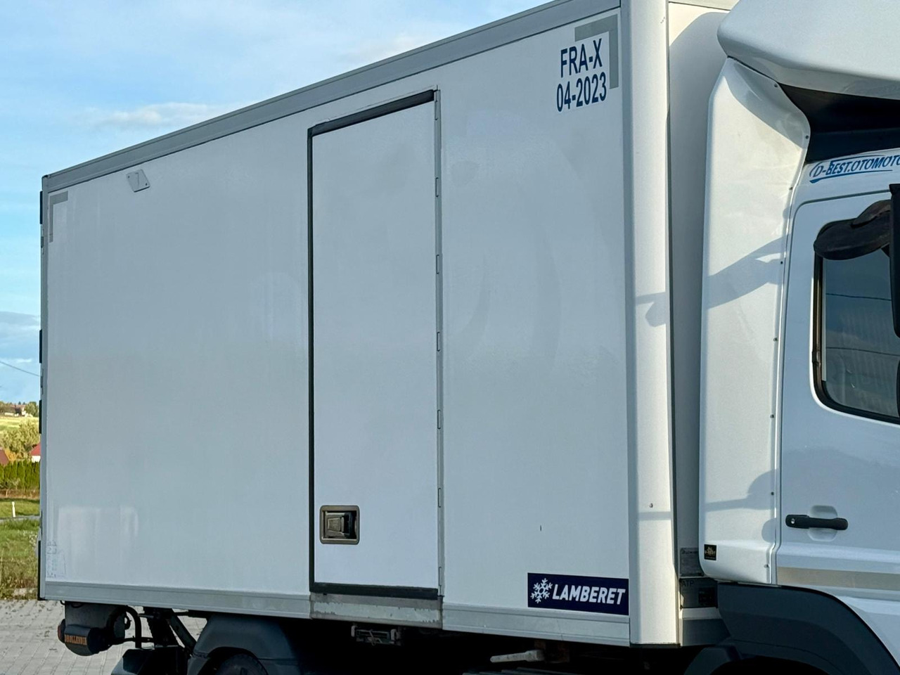 Рефрижератор MERCEDES-BENZ ATEGO 1218 / CHŁODNIA / IZOTERMA / WINDA / 5.10 M DŁUGOŚCI / LAMBERET / AUTOMAT / 2017 ROK / 410 TYŚ KM: фото 8