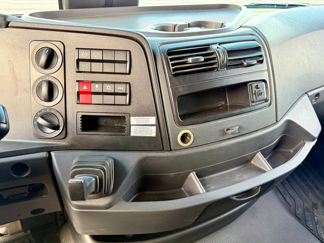 Рефрижератор MERCEDES-BENZ ATEGO 1218 / CHŁODNIA / IZOTERMA / WINDA / 5.10 M DŁUGOŚCI / LAMBERET / AUTOMAT / 2017 ROK / 410 TYŚ KM: фото 16