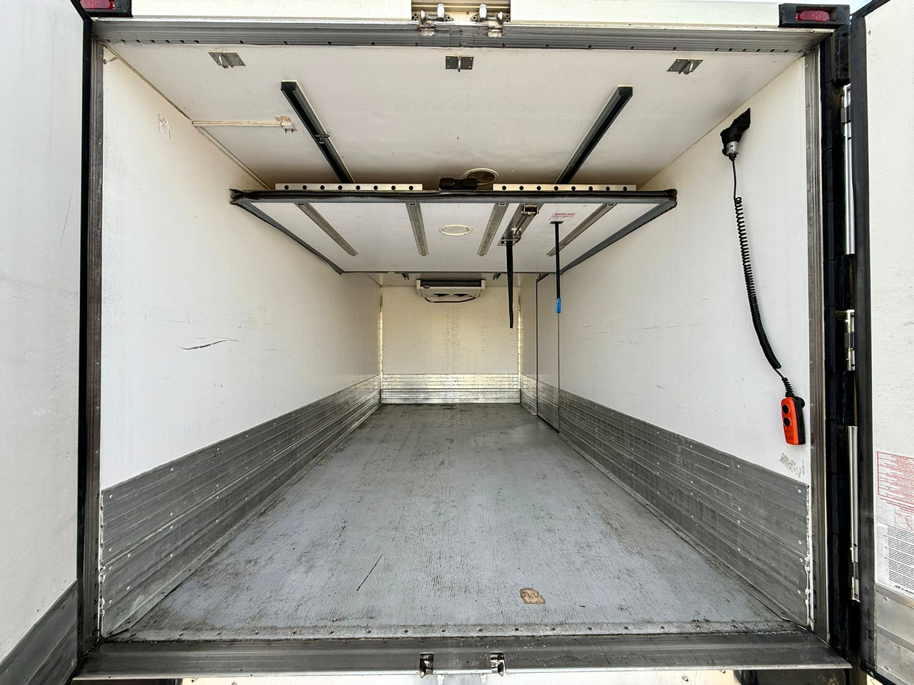 Рефрижератор MERCEDES-BENZ ATEGO 1218 / CHŁODNIA / IZOTERMA / WINDA / 5.10 M DŁUGOŚCI / LAMBERET / AUTOMAT / 2017 ROK / 410 TYŚ KM: фото 7