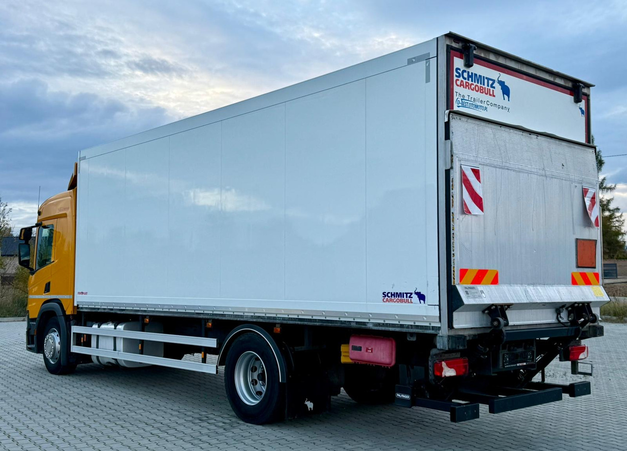 SCANIA P220 / IZOTERMA / WINDA / SCHMITZ / 18 PALET / SILNIK 6 / SYPIALKA / 2019 ROK / NISKI PRZEBIEG - Изотермический грузовик: фото 3 SCANIA P220 / IZOTERMA / WINDA / SCHMITZ / 18 PALET / SILNIK 6 / SYPIALKA / 2019 ROK / NISKI PRZEBIEG - Изотермический грузовик: фото 3