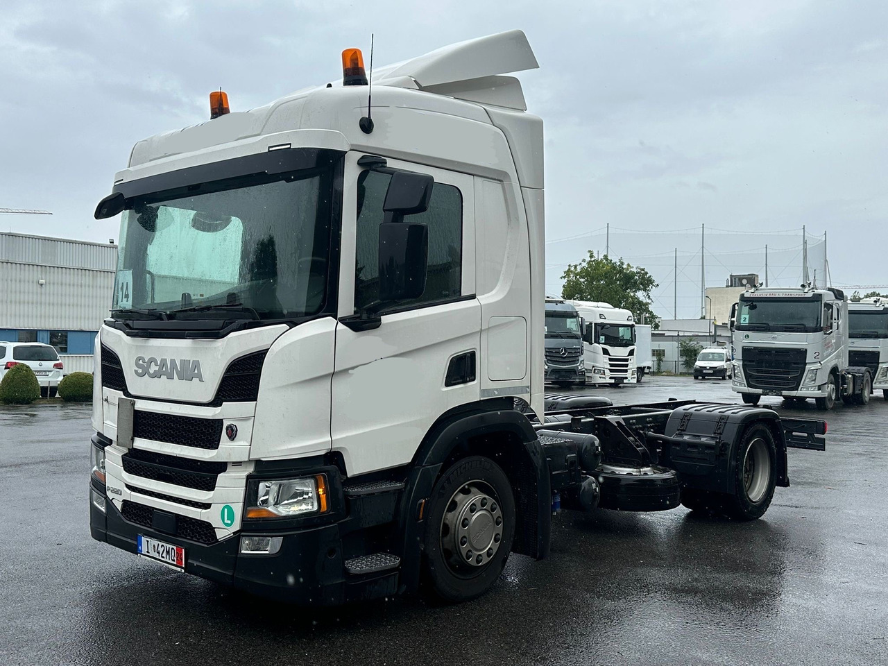 SCANIA P220 / RAMA DO ZABUDOWY / ROZSTAW OSI 3.90 M / SILNIK 6 / WYWROTKA / BECZKA / HAKOWIEC / UTRZYMANIE DRÓG / AUTOMAT / 2019 ROK / NISKI PRZEBIEG - Грузовик-шасси: фото 2 SCANIA P220 / RAMA DO ZABUDOWY / ROZSTAW OSI 3.90 M / SILNIK 6 / WYWROTKA / BECZKA / HAKOWIEC / UTRZYMANIE DRÓG / AUTOMAT / 2019 ROK / NISKI PRZEBIEG - Грузовик-шасси: фото 2