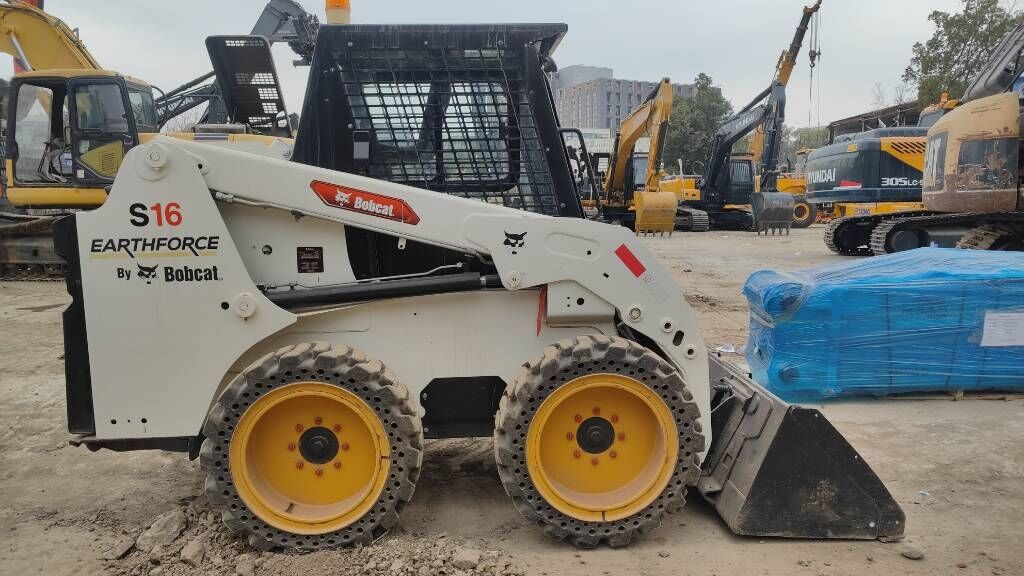 Bobcat S 16 - Мини-погрузчик с бортовым поворотом: фото 1 Bobcat S 16 - Мини-погрузчик с бортовым поворотом: фото 1