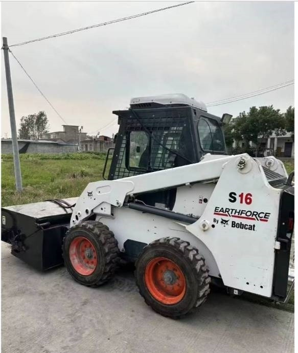 Bobcat S 16 - Мини-погрузчик с бортовым поворотом: фото 3 Bobcat S 16 - Мини-погрузчик с бортовым поворотом: фото 3