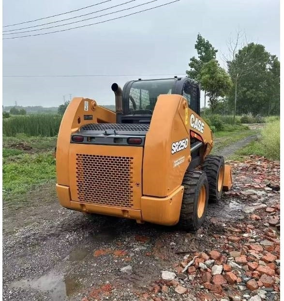 CASE SR 250 - Мини-погрузчик с бортовым поворотом: фото 4 CASE SR 250 - Мини-погрузчик с бортовым поворотом: фото 4