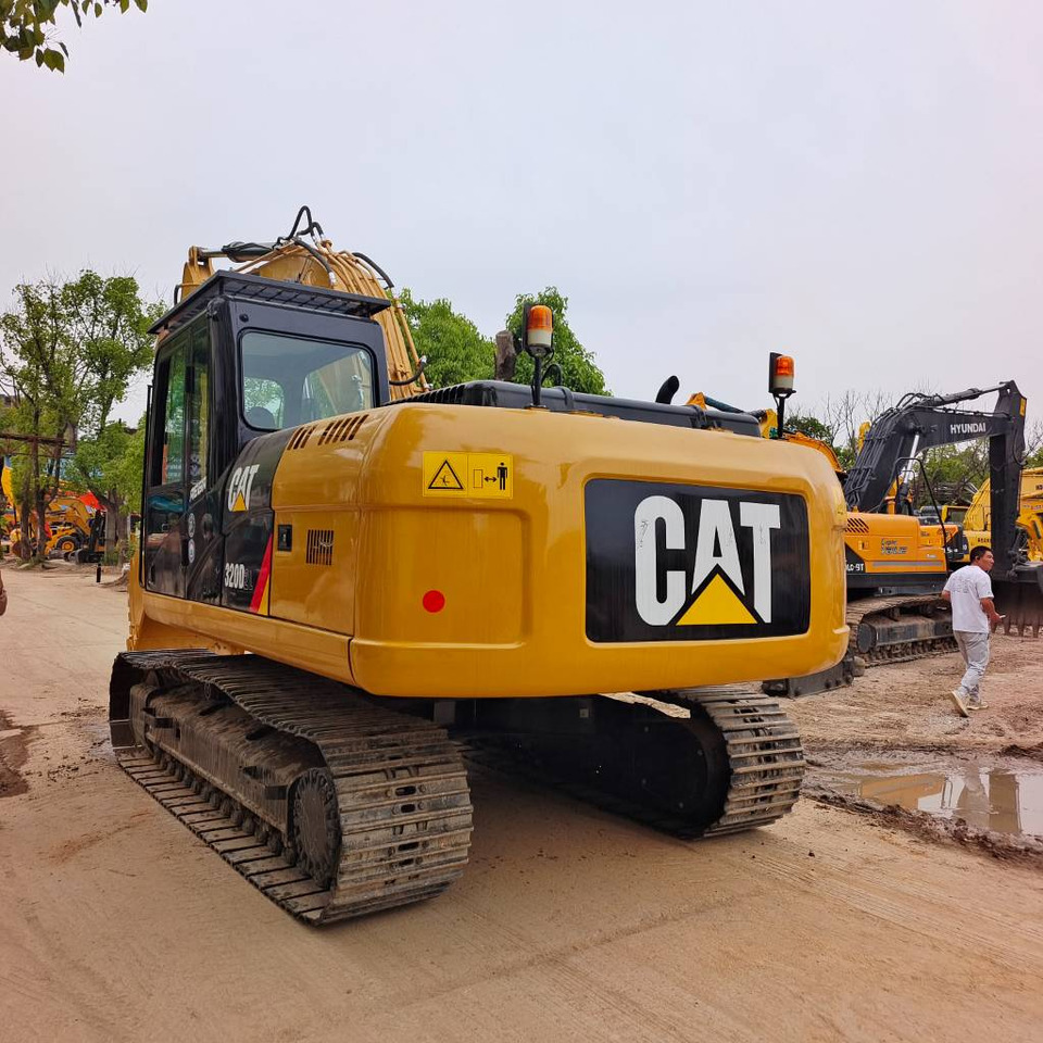 CAT 320 D2L - Гусеничный экскаватор: фото 4 CAT 320 D2L - Гусеничный экскаватор: фото 4