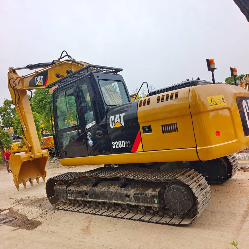 CAT 320 D2L - Гусеничный экскаватор: фото 1 CAT 320 D2L - Гусеничный экскаватор: фото 1